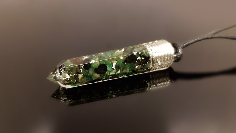 Powerful natural Emerald strong programmed amulet silver Reiki chakra healing EMF protection wealth Orgone orgonite pendant love