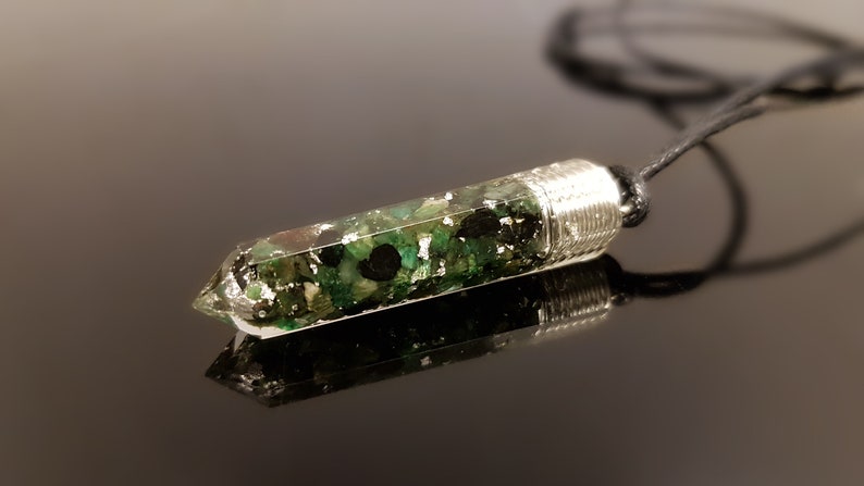 Powerful natural Emerald strong programmed amulet silver Reiki chakra healing EMF protection wealth Orgone orgonite pendant love