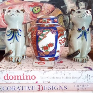 Chinoiserie Blue Floral Ginger Jar with Vases and Flowers, Japan Ginger Jar