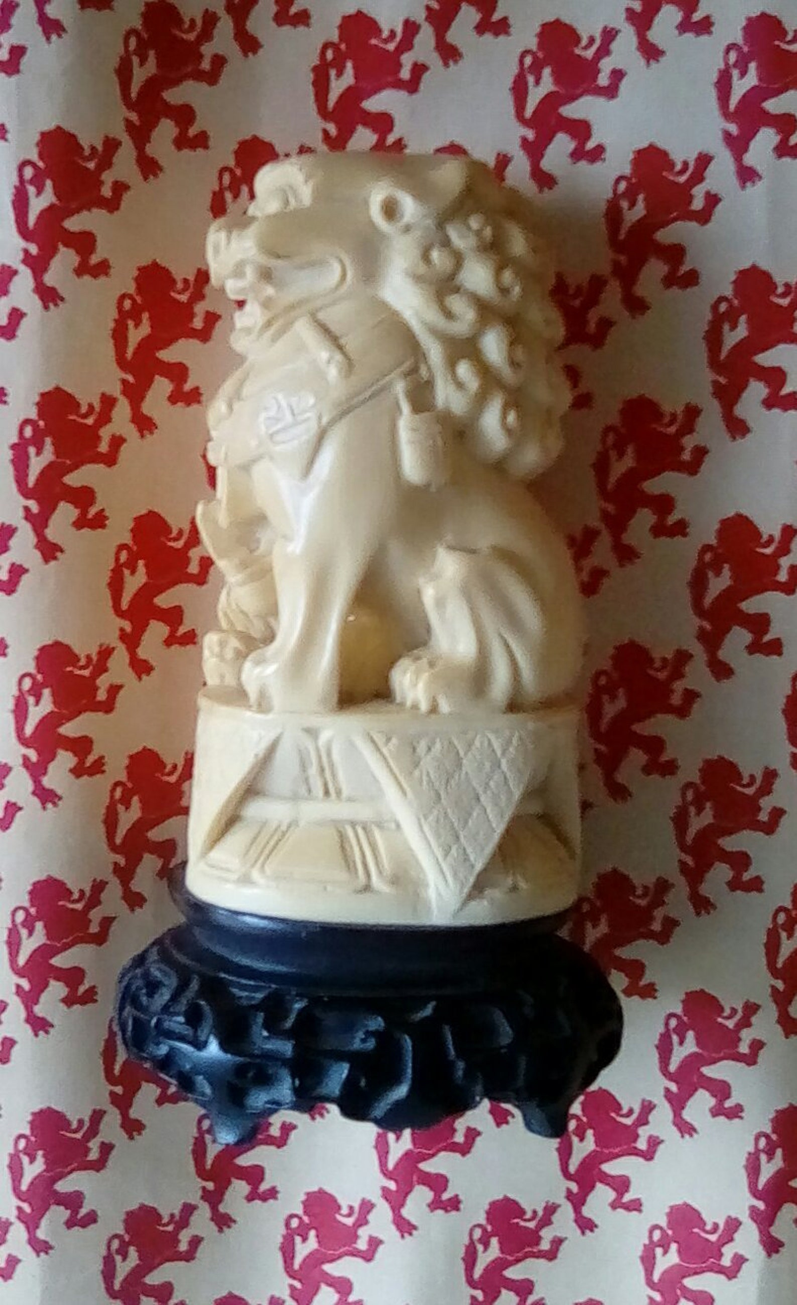 Foo Dog of Carved Resin/faux Bone Foo Dog/ Temple Dog | Etsy