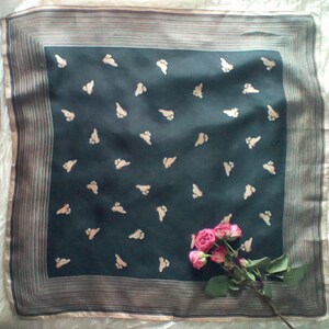 Vintage Scarf with Bonnet Design