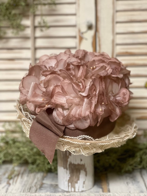 Vintage hat/ floral/ pink flowers/ cream/ old/ ant