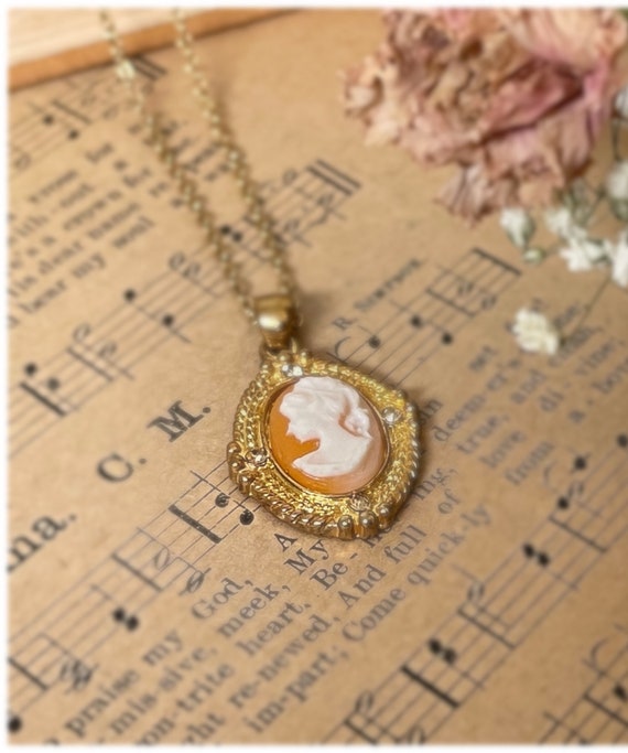 Vintage cameo/ pink necklace gold chain/ white cam