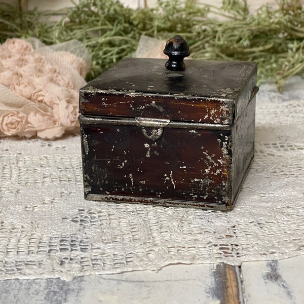 Nutmeg/ small tin box/ storage/ spices/ kitchen black/ chippy/ cottage/ farmhouse/ cooking/ baking/ wood knob