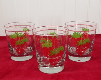 Vintage Ornament Christmas Tumblers ~ Set Of 3 ~ Christmas Glasses ~ Christmas Beverage Glasses ~ Christmas Entertaining ~ Christmas Table