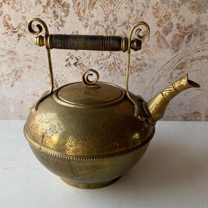 Vintage Mottahedeh Etched Floral Brass Tea Kettle Made In India