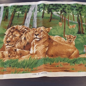 Lion ~ Vintage Linen Tea Towel ~ Lions Of Longleat ~ Ulster ~ Made In Ireland ~ Longleat Safari Park ~ Wiltshire England ~ Vintage Souvenir