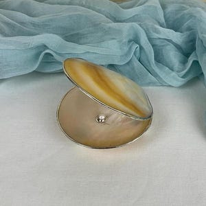 Vintage Clam Shell Decor ~ Clam Shell ~ Beach House Decor