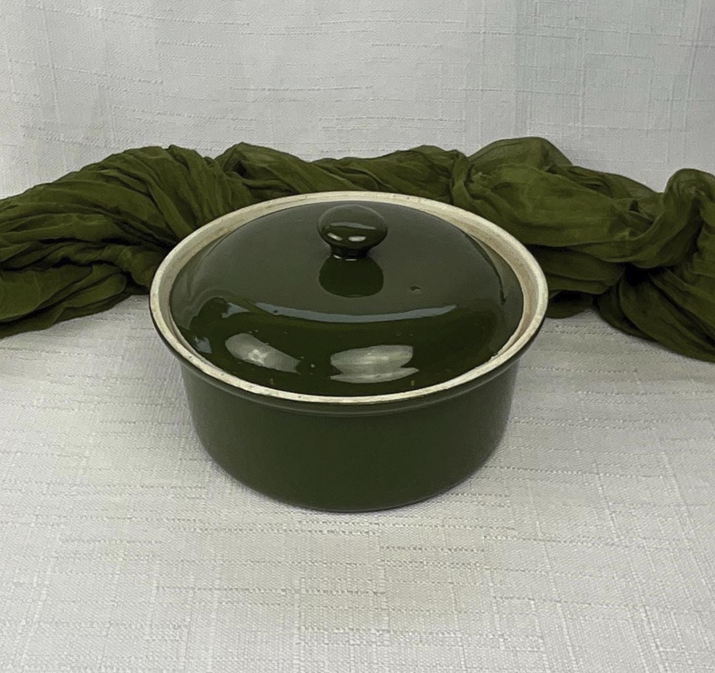 Vintage Hall Covered Casserole Dish ~ 8