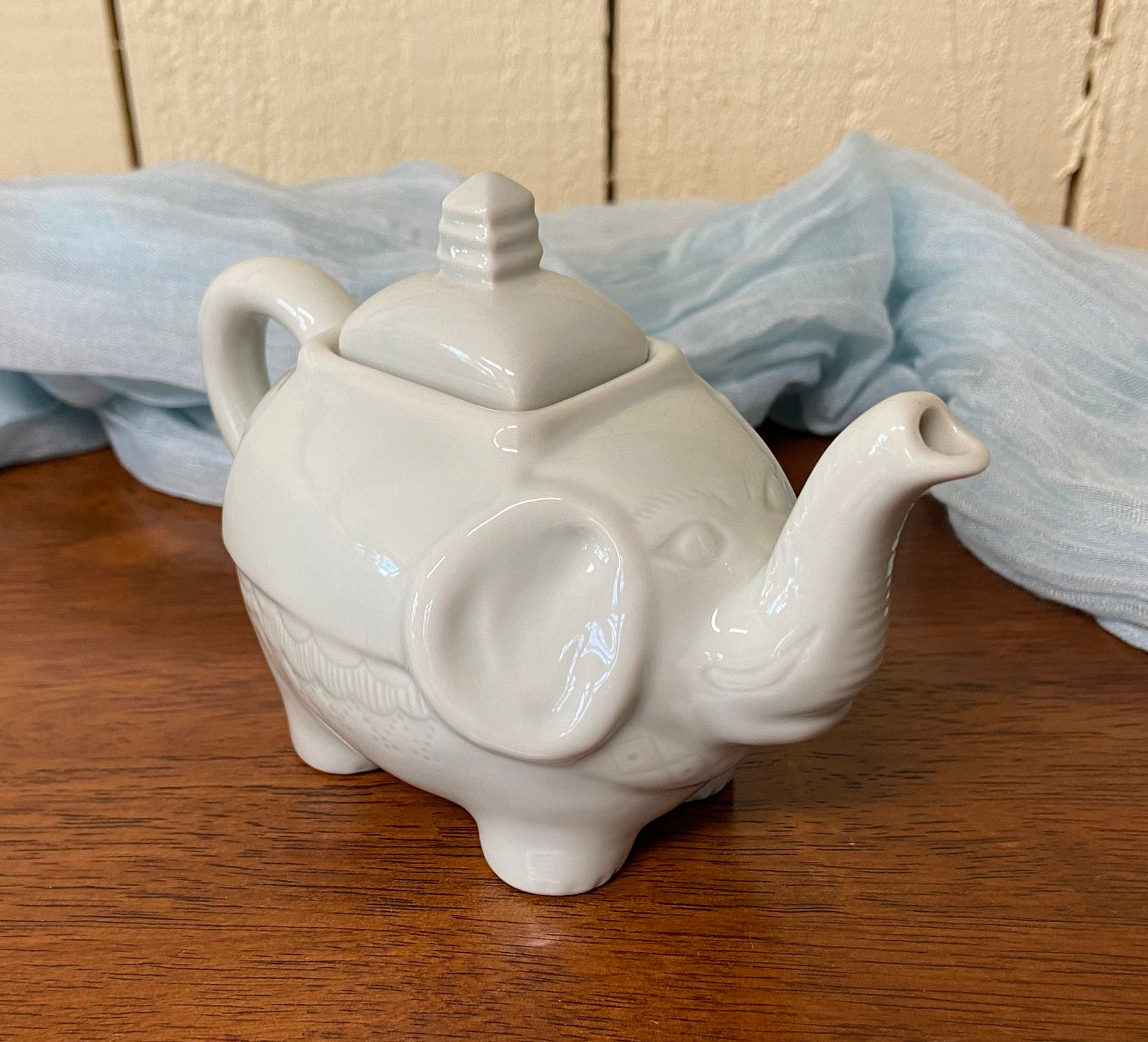 Japanese ZOJIRUSHI Elephant Thermos Teapot & Porcelain Tea Cups NOS Blue  Floral 'octopus' Scroll Patterned Tabletop/travel/picnic Tea Set 