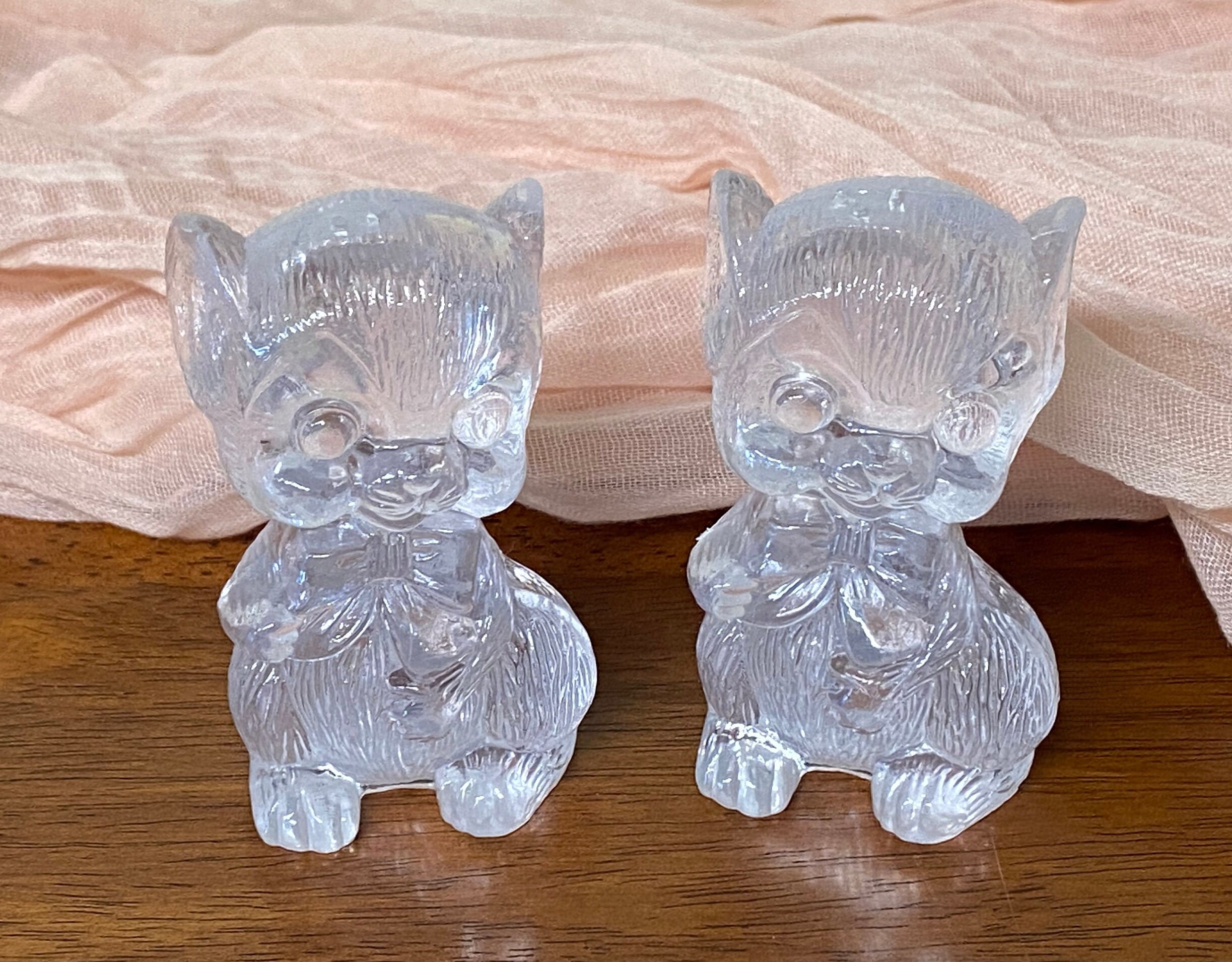 Vintage Bear Salt And Pepper Shakers ~ Clear Acrylic Bear Salt And Pepper Shakers ~ Bear ~ Rustic Bear Salt And Pepper ~ Acrylic Bears