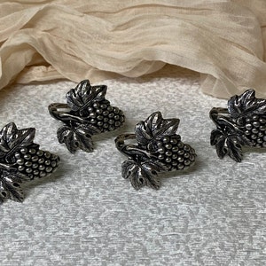 Vintage Pewter Grape Cluster Napkin Rings ~ Set Of 4 Grape Napkin Rings ~ Stamped 95% Pewter ~ Made In Thailand