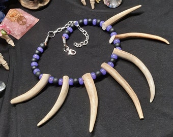 Collar de asta morada, joyería de asta, collar gótico, collar de bisutería, collar de hueso, joyería de asta de ciervo, collar de bruja, wiccano