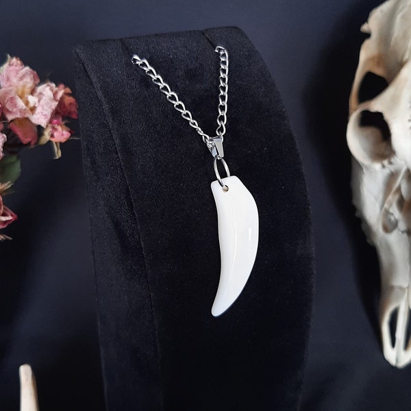 Replica Wolf Tooth Pendant, Wolf Fang Pendant, Wolf Tooth Necklace, Wolf Tooth Jewelry, Shaman Wolf tooth, Shamanic necklace, Witch pendant