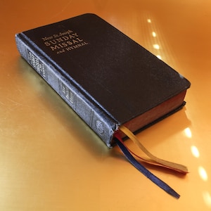 New Saint Joseph Sunday Missal Hymnal 1966 Catholic Prayer Book Vintage Smaller 4” x 6” Illustrated