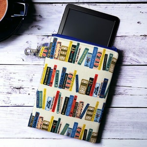 Kindle - Rifle Paper Co Curio Book Club Stoffen hoes voor de BASIC 8, 10, 11 en Kindle Paperwhite, etui, ereader, etui, hoes, ritsvak