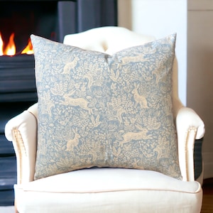 Rifle Paper Co Wildwood Fable Print in fodera per cuscino in tessuto blu