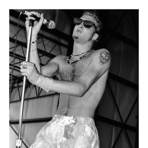 Layne Staley Autographed Signed Alice In Chains 8x10 Photo - Hong Kong