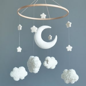 Mobile per neonati Luna e stelle Decorazione per cameretta Mobile con nuvole in bouclé Mobile neutro per cameretta Decorazione bianca per cameretta Tema cielo per cameretta