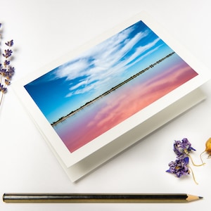 Ensemble de cartes de voeux « Pink Lake » avec enveloppe recyclée // Impression photo de paysage vibrant | Carte pliée Camargue sur papier respectueux de l'environnement