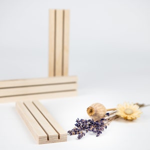 Porte-cartes minimaliste « Albert »// Porte-photos en bois à 2 rangées pour exposer des cartes postales, des images et des impressions d'art sur un bureau, une table d'appoint ou une foire d'artisanat