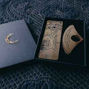 Buchliebhaber Geschenk-Set – Kuscheliges Leser Paket | Literarisches Geschenk für Frauen, Bücherwürmer & Bibliophile | Bücherwurm Geburtstagsgeschenk