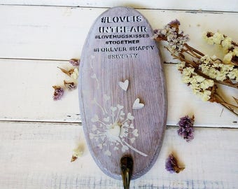 Rustikaler Schlüsselhalter aus Holz, Love Dandelion Design, Jubiläumsgeschenk