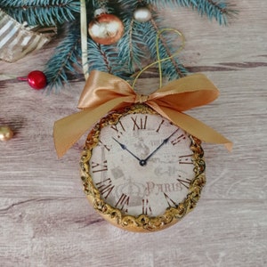 Vintage style Christmas ornament in the form of a clock face , Gold Christmas décor, Antique Christmas tree decorations, Christmas gift