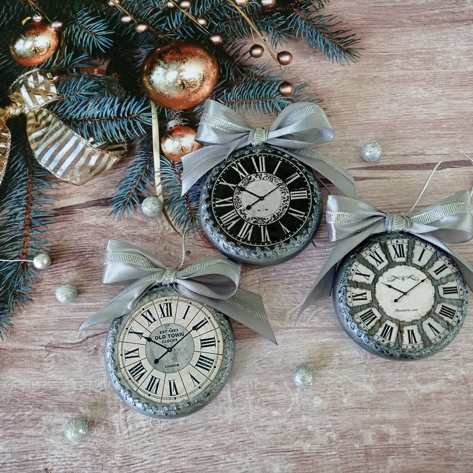 Silver Christmas Ornaments Clock Round Form in Vintage Styles, Retro Christmas Tree Decorations