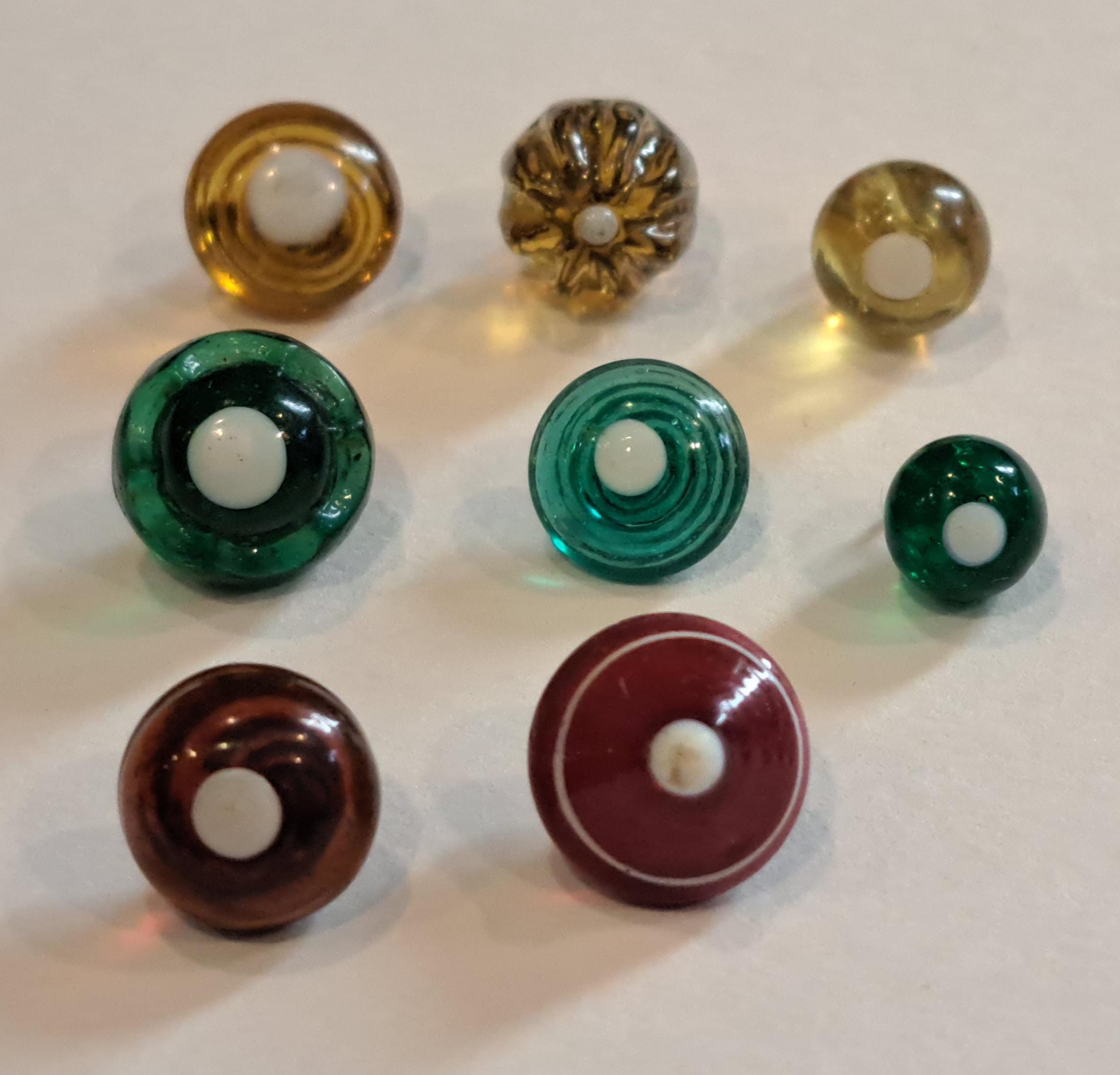 Lot D'environ 250 Boutons Vintage Pour Couture, Mélange, Occasion