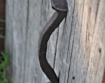 Maniglia 4 pezzi, Railroad Spike, Maniglia della porta, Wicket Gate handle, Old Railroad, Spike Knob, Antique Vintage, Old Rustic Re-purposed House
