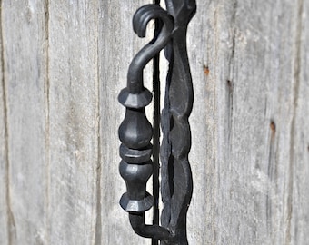 Maniglia in ferro battuto, maniglia della porta del fienile, maniglia in metallo, forgiata a mano, maniglia per porta in legno, arredamento della porta, porta del fienile rustico, arredamento ranch