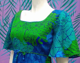 Vintage 1960's Psychedelic Floral Maxi Sun Dress en Verde azulado y aqua por Sun Fashions of Hawaii