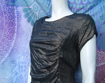 Vestido de cóctel vintage de 1960 negro y dorado con detalles asimétricos de ruched