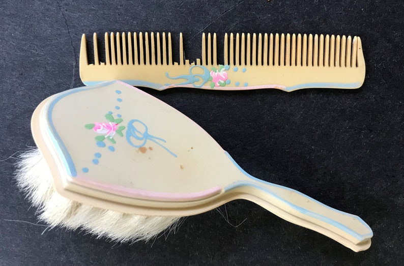 Vintage Three Baby Brushes And A Comb image 2