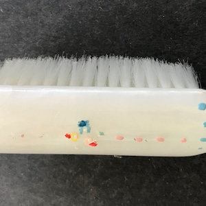 Vintage Three Baby Brushes And A Comb image 5