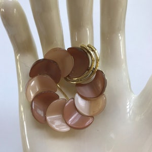 Vintage Thermoset Brown Brooch by Lisner
