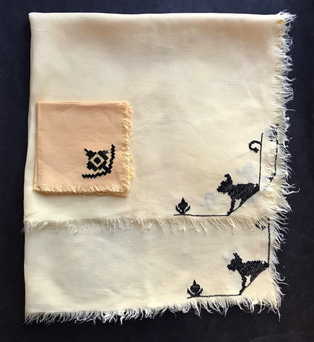 Vintage Embroidered Dog Tablecloth and Napkins Etsy