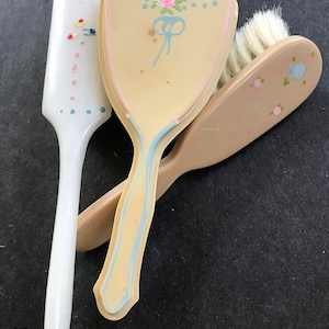 Vintage Three Baby Brushes And A Comb image 7