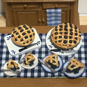 Blueberry Pie with Two Slices for 1:12  and 1-6 Scale (fashion doll size)