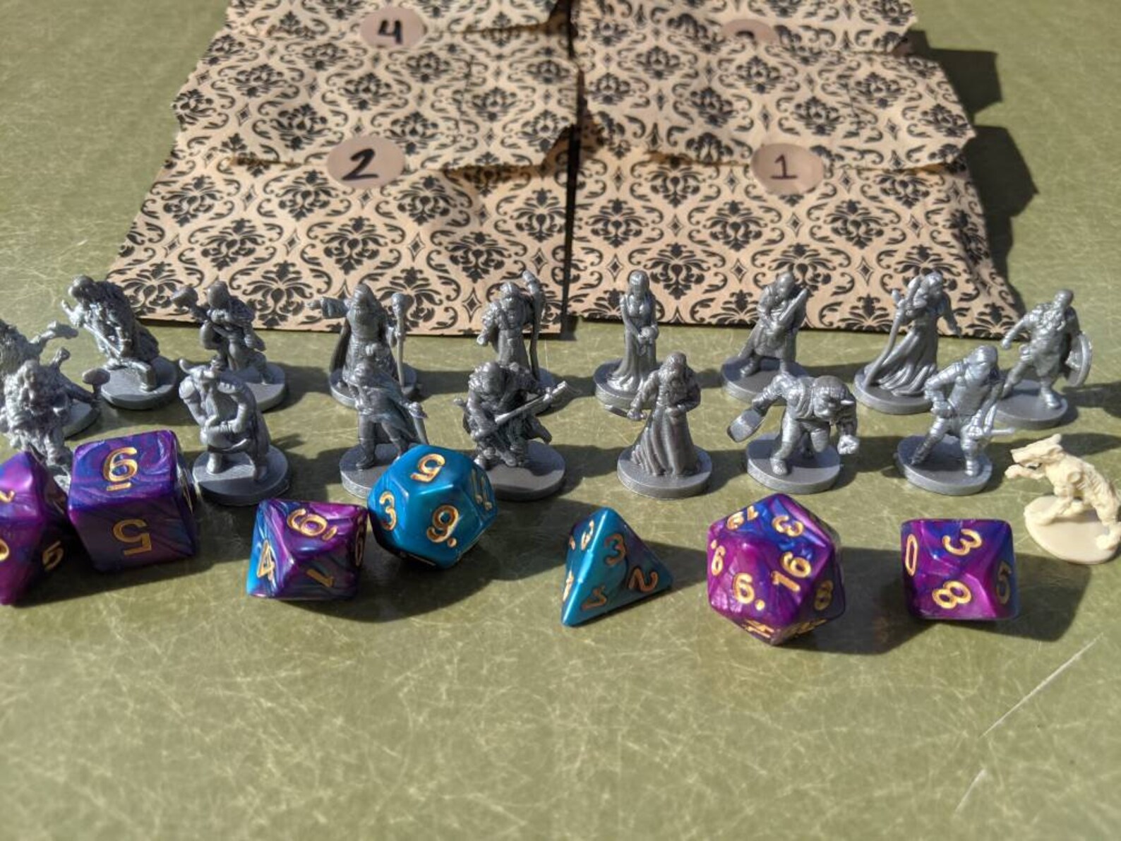 Dungeons and Dragons Miniatures Dice Advent Calendar With 17 Etsy