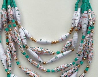 Collier de perles Aqua et Gold 7 Strand, collier multistrand coloré, bijoux de déclaration de perles en papier, collier léger chunky, bijoux Boho