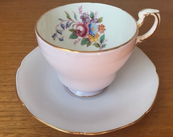 Tasse à thé et soucoupe violet clair Parangon, tasse à thé et soucoupe violet pastel, porcelaine anglaise florale vintage