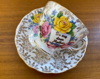 Tasse à thé et soucoupe Colclough, tasse à thé et soucoupe « À ma chère mère » en chintz floral doré avec roses en chintz doré et nœuds de ruban rose