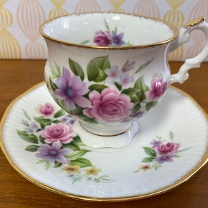 Elizabethan China Tea Cup and Saucer, Pink Roses and Purple Daisies Teacup and Saucer, Floral Footed Bone China image 2