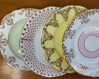 Assiettes en porcelaine dépareillées, assiettes à beurre et à pain en porcelaine tendre rose-vert jaune et blanc et or pastel, petites assiettes latérales