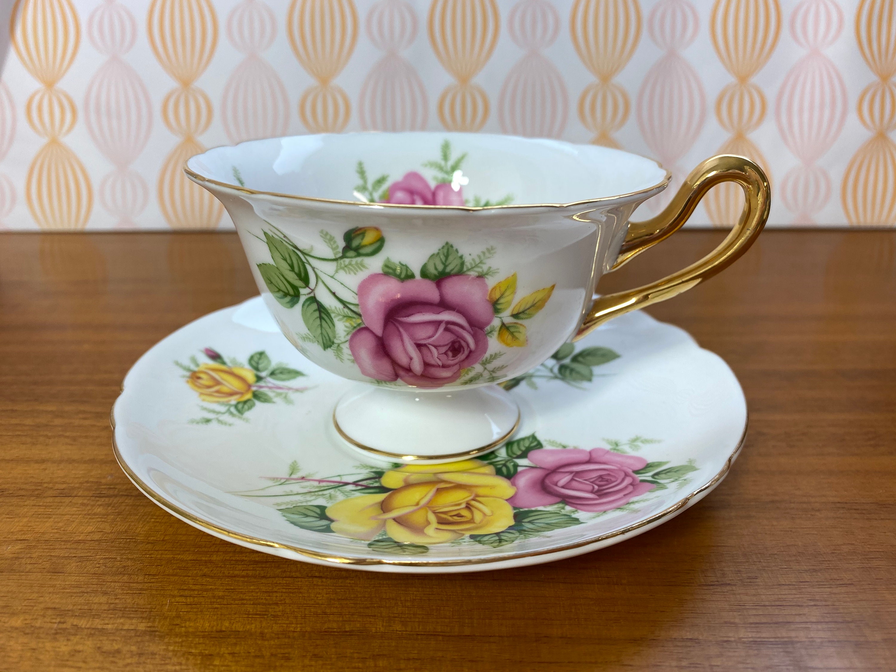 SHELLEY Rose Tea Cup And Saucer, White teacup with Pink Roses and
