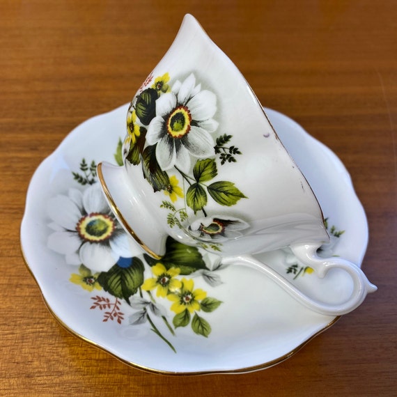 Floral Leaf Chinese Tea Cup With Lid And Saucer