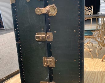 Baúl de vapor antiguo