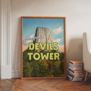 Téléchargement numérique | Salutations de la tour du diable impression d'art | affiche vintage de carte postale | Oeuvres d'art de la tour du diable | Art de voyage vintage | Art rétro